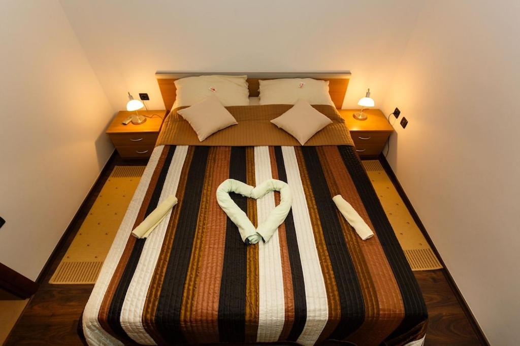 Premium Apartment Near Center And Beach With Parking คิร์ก ภายนอก รูปภาพ