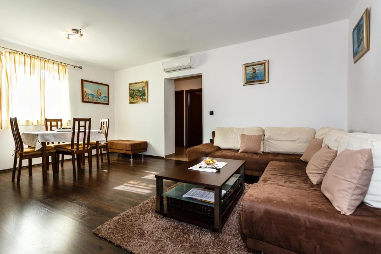 Premium Apartment Near Center And Beach With Parking คิร์ก ภายนอก รูปภาพ