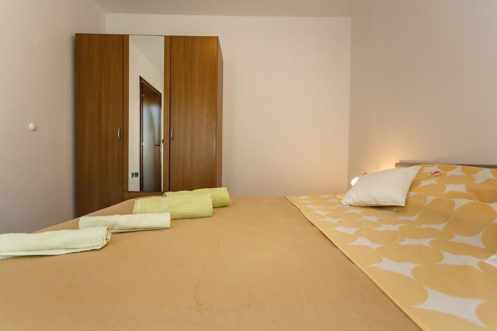 Premium Apartment Near Center And Beach With Parking คิร์ก ภายนอก รูปภาพ
